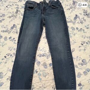 Universal Thread Blue Ankle Cropped Jeans. Size 10/30R. Crotch to waist is 9”.